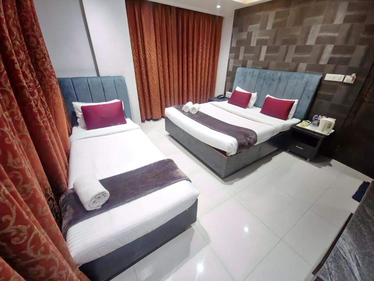 Hotel City Heart Shirdi Extérieur photo