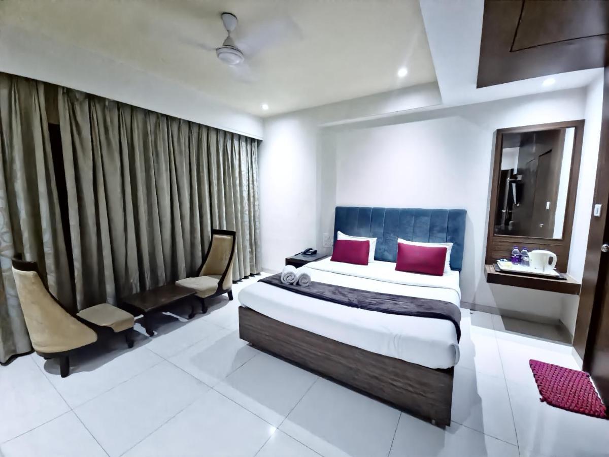 Hotel City Heart Shirdi Extérieur photo