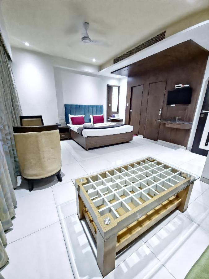 Hotel City Heart Shirdi Extérieur photo