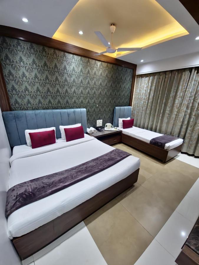 Hotel City Heart Shirdi Extérieur photo