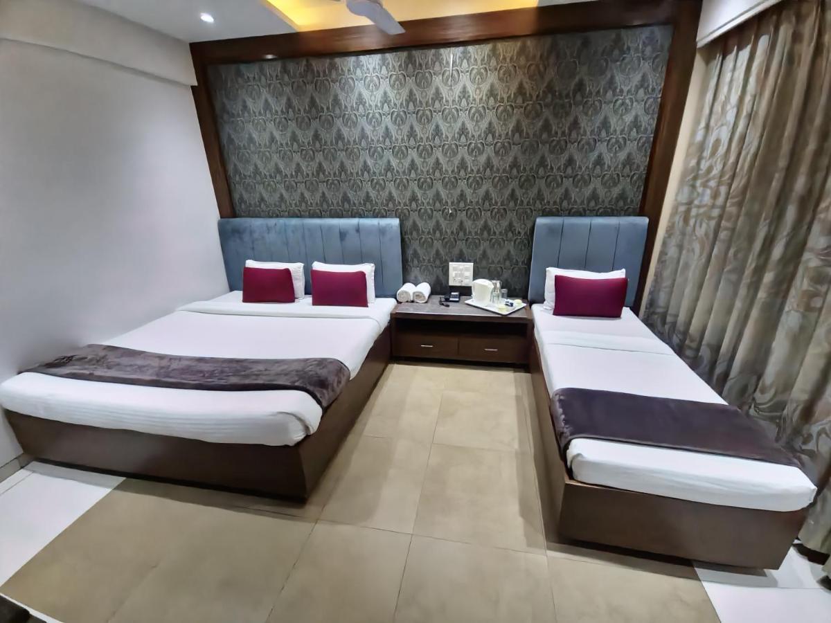 Hotel City Heart Shirdi Extérieur photo