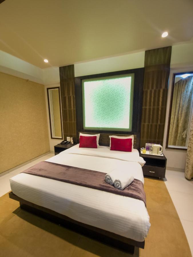 Hotel City Heart Shirdi Extérieur photo