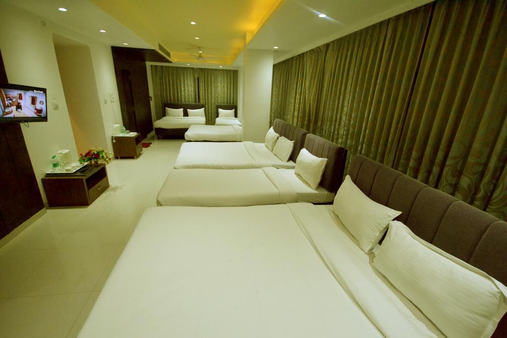 Hotel City Heart Shirdi Extérieur photo