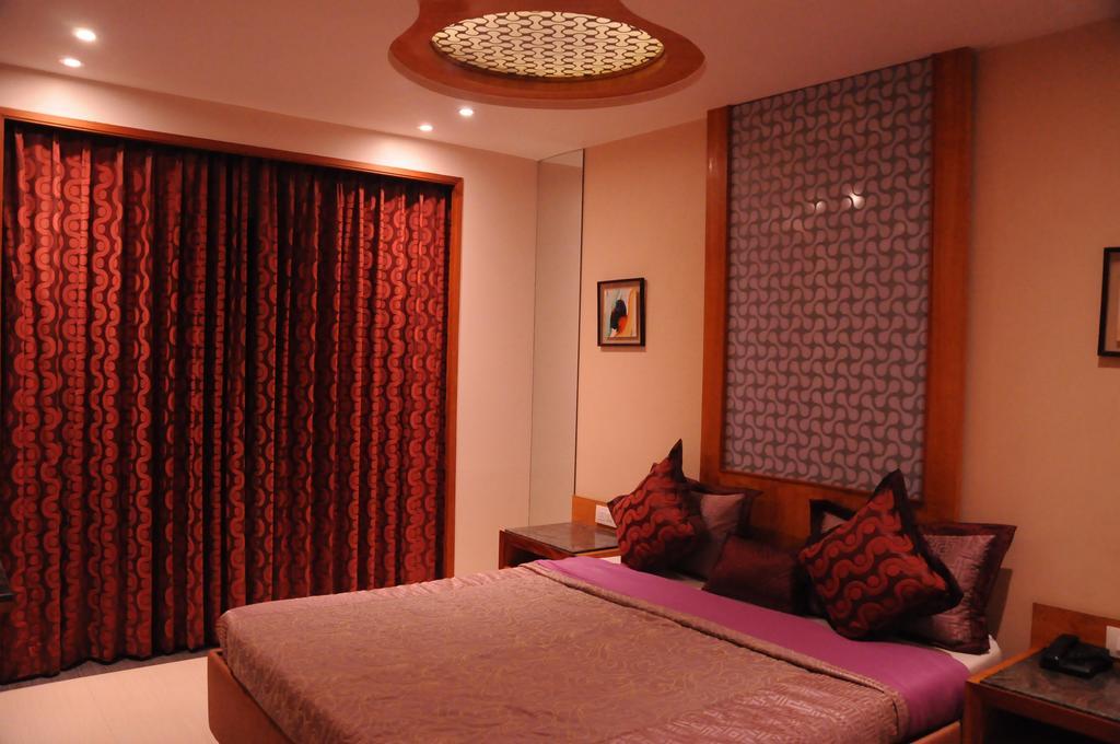 Hotel City Heart Shirdi Extérieur photo