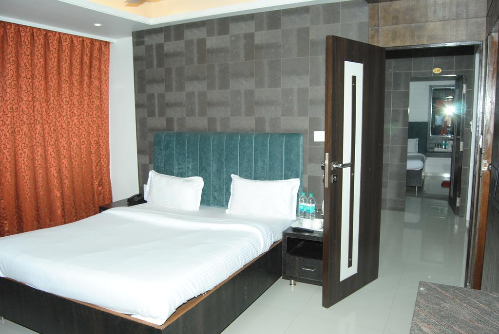 Hotel City Heart Shirdi Extérieur photo