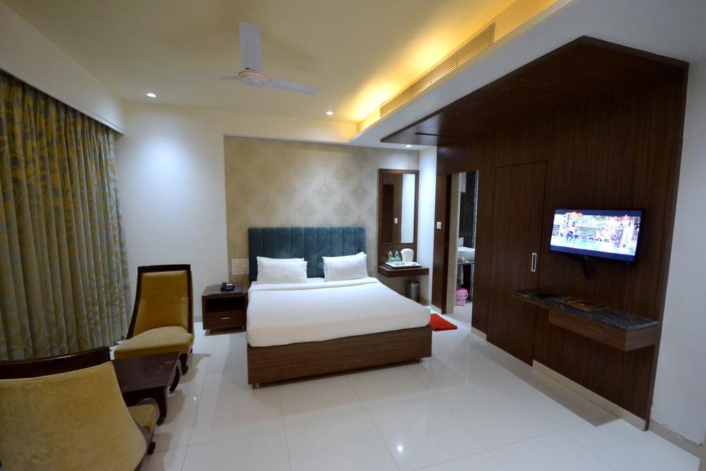 Hotel City Heart Shirdi Extérieur photo