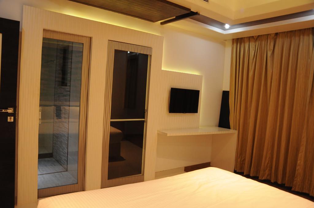 Hotel City Heart Shirdi Extérieur photo