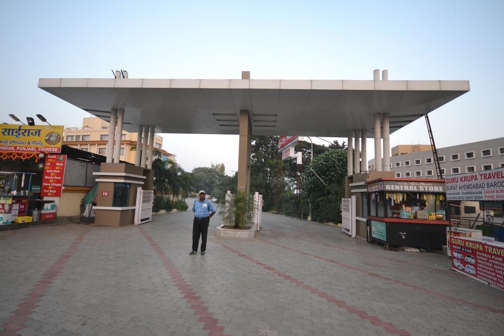Hotel City Heart Shirdi Extérieur photo