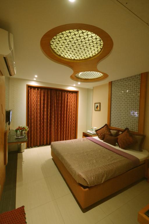 Hotel City Heart Shirdi Extérieur photo